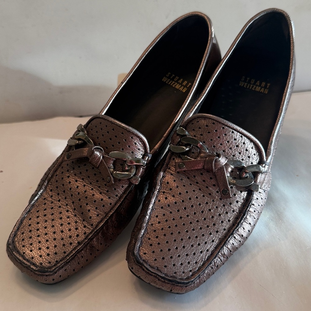 Stuart Weitzman metallic leather driving loafer moccasin flats chain bow detail